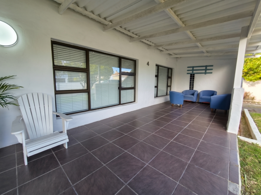 6 Bedroom Property for Sale in Struisbaai Western Cape